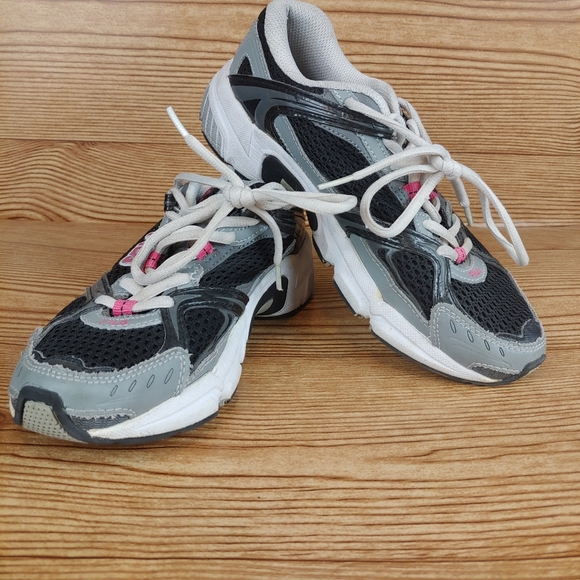 Fila Shoes - Fila Black and Gray Sneakers Size 6.5.      S15